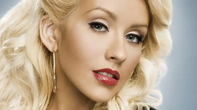 Christina Aguilera presenta el primer adelanto de su próximo álbum en español