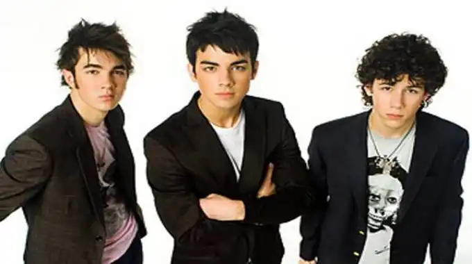 Jonas Brothers, número uno en Estados Unidos con Happiness Begins