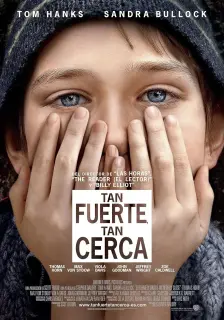 Cartel de Tan fuerte, tan cerca