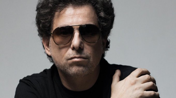 Andrés Calamaro reedita 'Honestidad brutal'