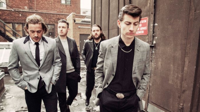 Arctic Monkeys presentan el vídeo de 'Sculptures Of Anything Goes'