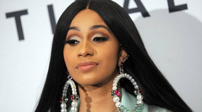 Cardi B posa desnuda dos meses después de haber dado a luz