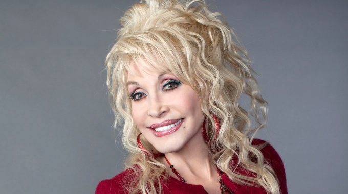 Entregarán un Grammy a Dolly Parton por su trayectoria