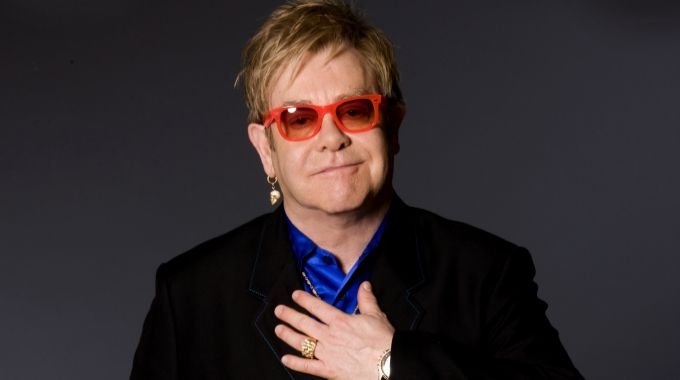 Elton John amplía su gira de despedida