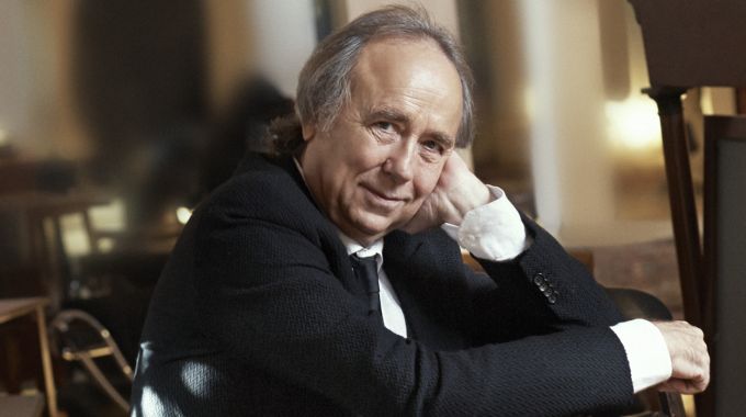 Serrat cancela próximos conciertos por una laringitis Serrat cancela próximos conciertos por una laringitis
