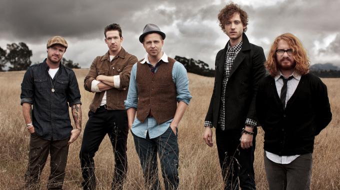 OneRepublic dona 100.000$ para gastos médicos de una mujer tiroteada OneRepublic dona 100.000$ para gastos médicos de una mujer tiroteada