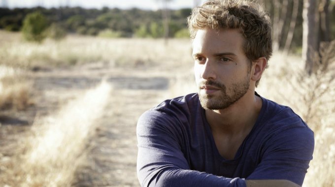 Pablo Alborán y María Becerra estrenan el sencillo 'Amigos' Pablo Alborán y María Becerra estrenan el sencillo 'Amigos'