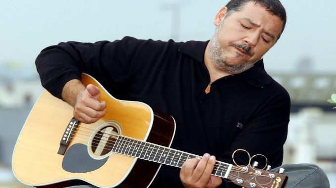 Carlos Goñi anuncia 'Adictos a la Euforia', nuevo álbum de Revólver Carlos Goñi anuncia 'Adictos a la Euforia', nuevo álbum de Revólver