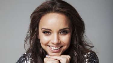 1975 Nace Chenoa