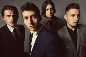 Arctic Monkeys regresan a Sheffield y tocan Mardy Bum cuatro años después