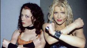 Courtney Love se une a Melissa Auf Der Mauer en un tributo a Hole