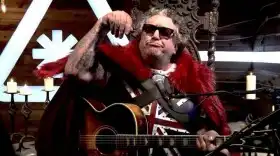 El guitarrista de Sex Pistols se recupera de un ataque al corazón