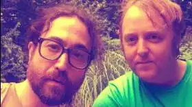 La foto selfie de los hijos de John Lennon y Paul McCartney: el revival de los Beatles