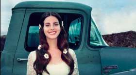 Lana del Rey presenta una actuación llena de melancolía en el FIB