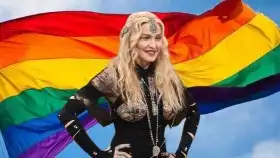 Madonna sorprende a sus seguidores insinuando ser gay