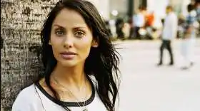 Natalie Imbruglia espera su primer hijo y firma nuevo contrato con BMG