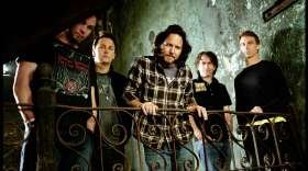 Pearl Jam recauda más de 10 millones para los sin techo