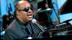 Stevie Wonder se emociona al recordar sus últimas palabras a Aretha Franklin