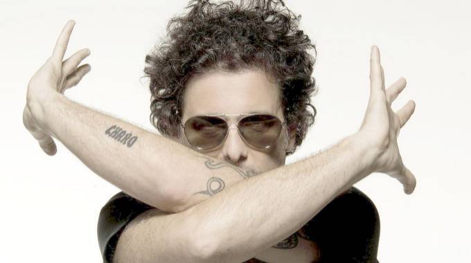 Andrés Calamaro publica el sencillo Verdades afiladas, adelanto de su nuevo álbum