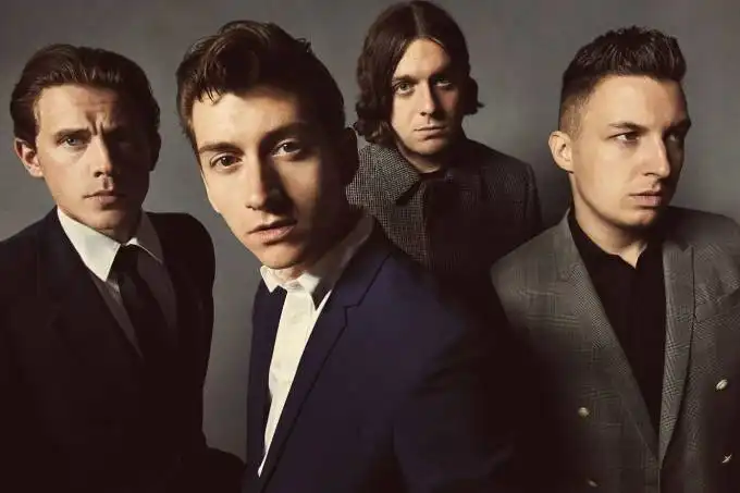 Arctic Monkeys regresan a Sheffield y tocan Mardy Bum cuatro años después Arctic Monkeys regresan a Sheffield y tocan Mardy Bum cuatro años después