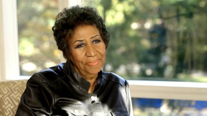 Aretha Franklin es trasladada a casa tras una ligera mejoría en su grave estado Aretha Franklin es trasladada a casa tras una ligera mejoría en su grave estado