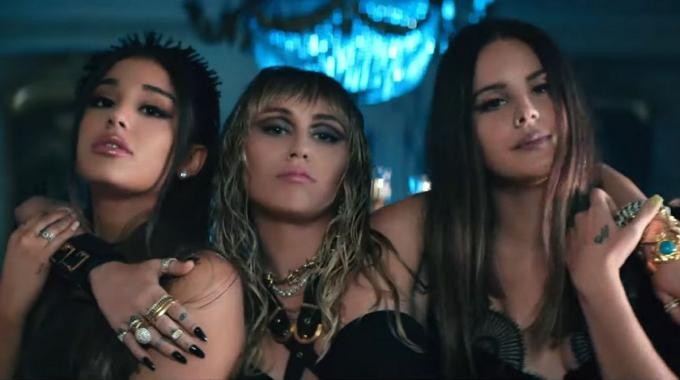 Ariana Grande, Lana del Rey y Miley Cyrus se unen en la BSO de la nueva película de Los Ángeles de Charlie Ariana Grande, Lana del Rey y Miley Cyrus se unen en la BSO de la nueva película de Los Ángeles de Charlie