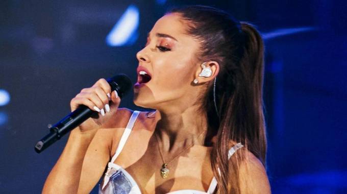 Ariana Grande rinde tributo a Mac Miller en el inicio de su gira Ariana Grande rinde tributo a Mac Miller en el inicio de su gira