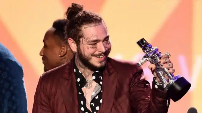 El avión de Post Malone tiene que realizar un aterrizaje de emergencia en Nueva York El avión de Post Malone tiene que realizar un aterrizaje de emergencia en Nueva York
