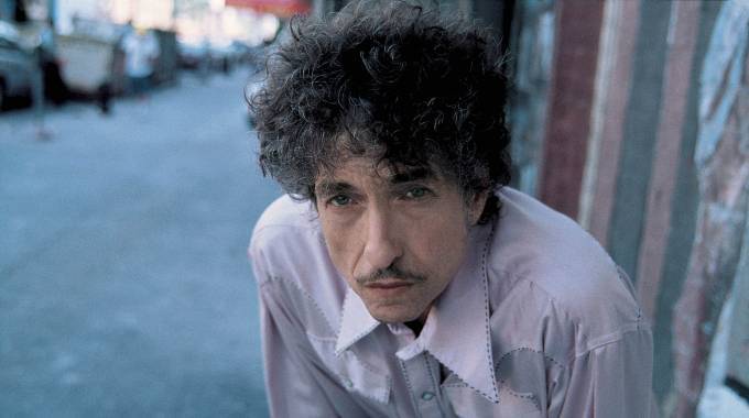 Bob Dylan amonesta al público por hacerle fotos durante un concierto en Viena Bob Dylan amonesta al público por hacerle fotos durante un concierto en Viena