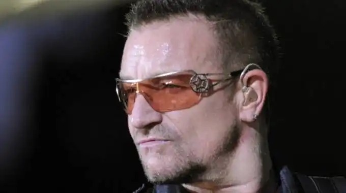 Bono pierde la voz y cancela los próximos conciertos de u2 Bono pierde la voz y cancela los próximos conciertos de u2