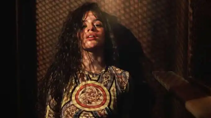Camila Cabello presenta dos adelantos de su próximo álbum, Romance