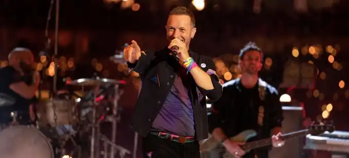 Coldplay pospone conciertos en Brasil por enfermedad de Chris Martin