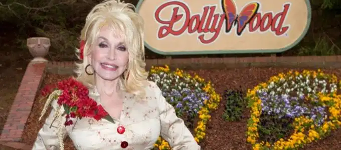 Dolly Parton amplÃa Dollywood con 37 millones Dolly Parton amplÃa Dollywood con 37 millones