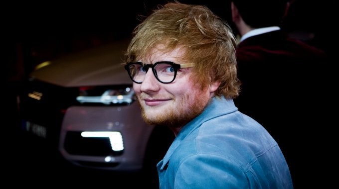 Ed Sheeran actúa de forma improvisada en Ibiza