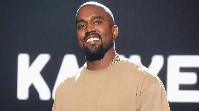 Kanye West se disculpa por afirmar que la esclavitud es una opción Kanye West se disculpa por afirmar que la esclavitud es una opción