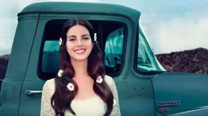 Lana del Rey presenta una actuación llena de melancolía en el FIB