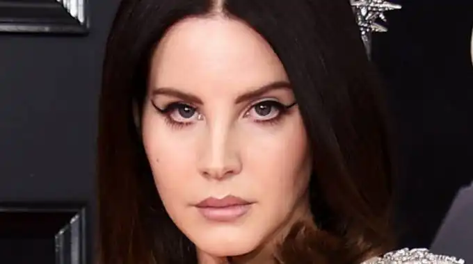 Lana del Rey publica su esperado sexto álbum, Norman Fucking Rockwell!