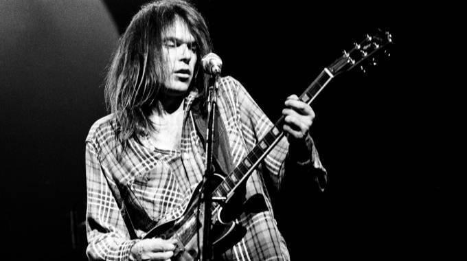 Neil Young anuncia álbum acústico en directo