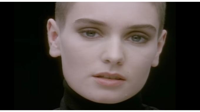 Sinéad O'Connor confiesa que Prince intentó pegarla Sinéad O'Connor confiesa que Prince intentó pegarla