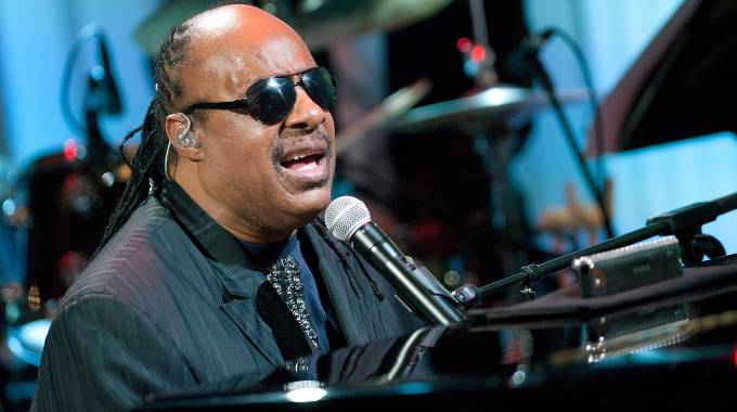 Stevie Wonder se emociona al recordar sus últimas palabras a Aretha Franklin