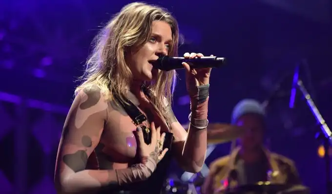 Tove Lo presenta el vídeo '2 Die 4', adelanto de lu próximo álbum Tove Lo presenta el vídeo '2 Die 4', adelanto de lu próximo álbum