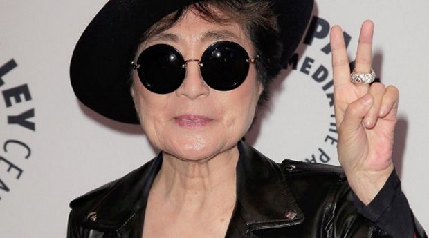 Nace Yoko Ono